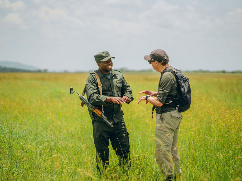 Safari guide and traveler discussing wildlife during walking safari